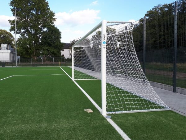 Fußballtor mit Netzbügeln von artec