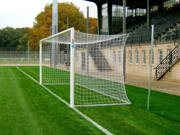 Fußballtor mit Netzhaken
