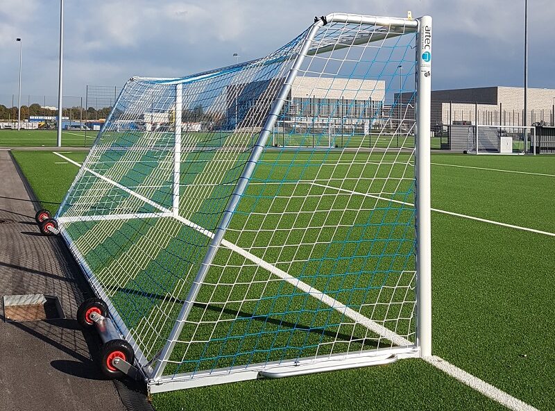Trainingstor mit Kippsicherung und Rädern Trainingstor mit Kippsicherung und Rädern