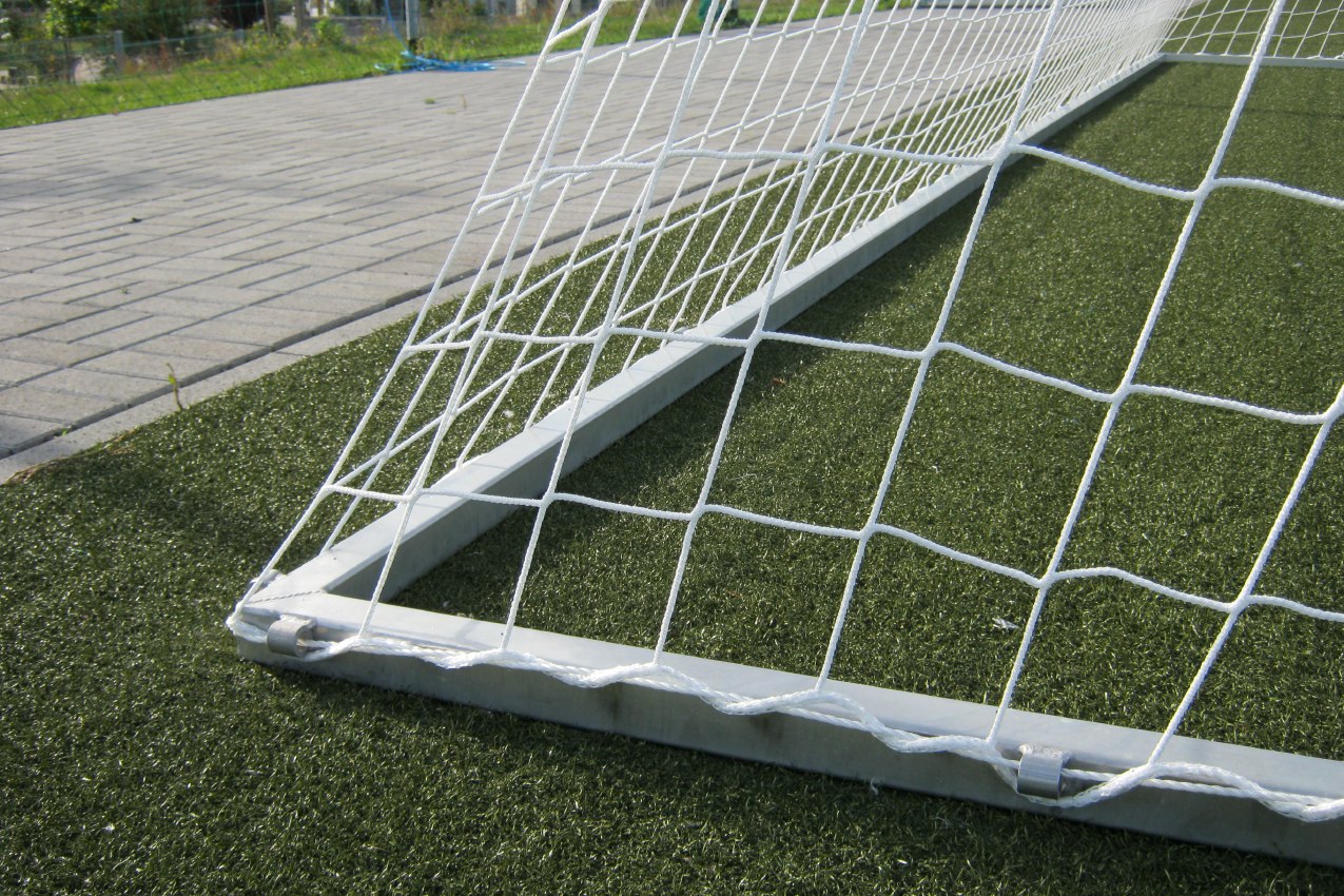 Verstellbarer Bodenrahmen für Fußballtore von artec Sportgeräte