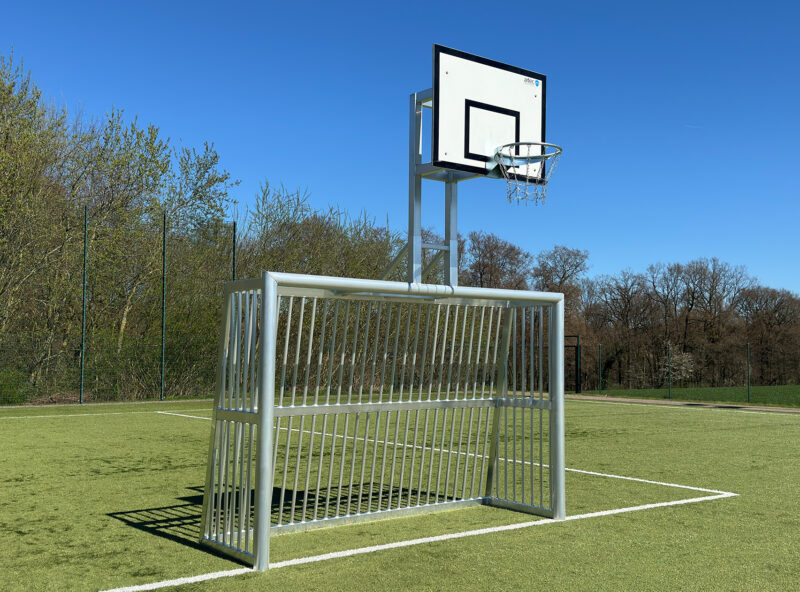 Bolzplatztor mit Basketballaufbau von artec Sportgerätemit Basketballaufbau_IMG_3768_SQ Bolzplatztor mit Basketballaufbau von artec Sportgeräte