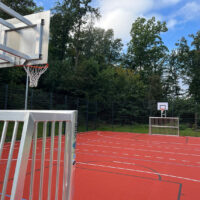 Bolztore mit Basketballkorb für öffentliche Plätze