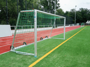 Kippgesichertes Jugendtor PROTECTOR mit Rädern und Gewichten