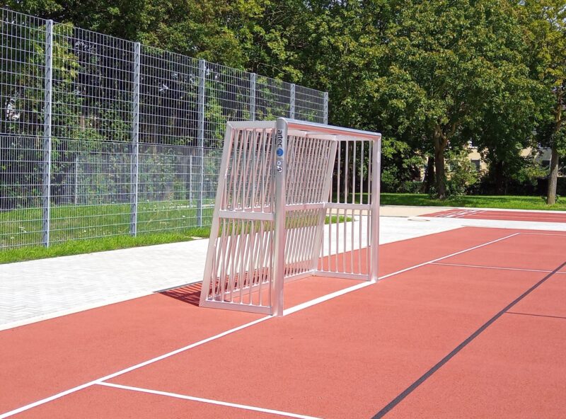 30099_Bolztor_Seitenansicht_SQ Bolztor aus Aluminium mit geschlossenem Hinterbau von artec Sportgeräte aus Melle