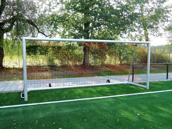 Jugendtor mit Gewicht im Bodenrahmen