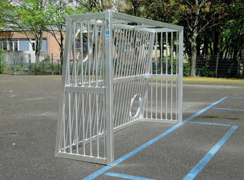 Vollverschweißtes Bolzplatztor mit Torwand_30080-2