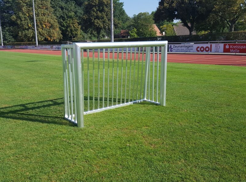 Minitor aus Alu 2,40 x 1,60 m, vollverschweißt