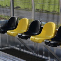 Sitzschalen für Spielerkabinen von artec Sportgeräte mit hoher Rückenlehne in der Komfort-Version