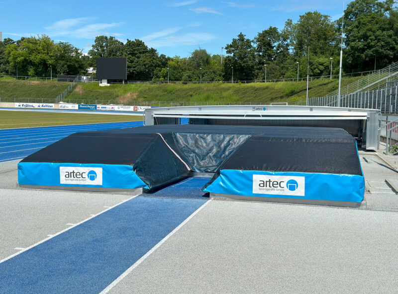 Stabhochsprungmatte SILBER mit Zwischenboden 7 x 5 m Stabhochsprungmatte SILBER mit Zwischenboden 7 x 5 m