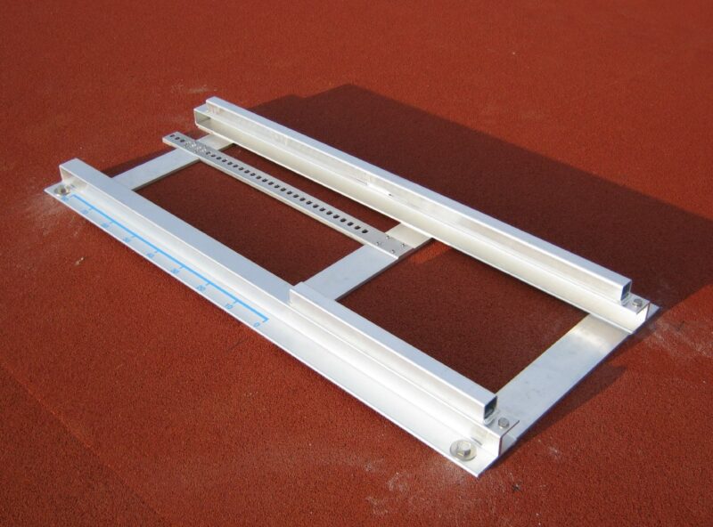 Laufschienen mit Erdankern für Stabhochsprung von artec Laufschienen mit Erdankern für Stabhochsprung von artec