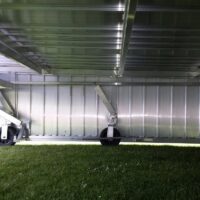Innenansicht Fahrbare Sicherheitsabdeckung für Hochsprungmatten von artec Sportgeräte