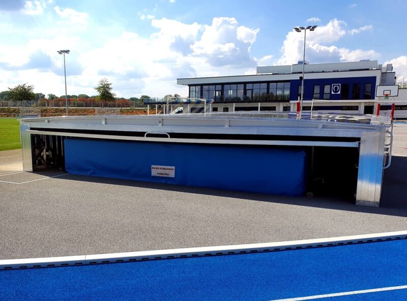Fahrbare Sicherheitsabdeckung für Stabhochsprungmatte von artec Fahrbare Sicherheitsabdeckung für Stabhochsprungmatte von artec