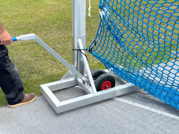 Fahrwagen für schwenkbare Klappen mit Hebelvorrichtung zum Absenken und Anheben