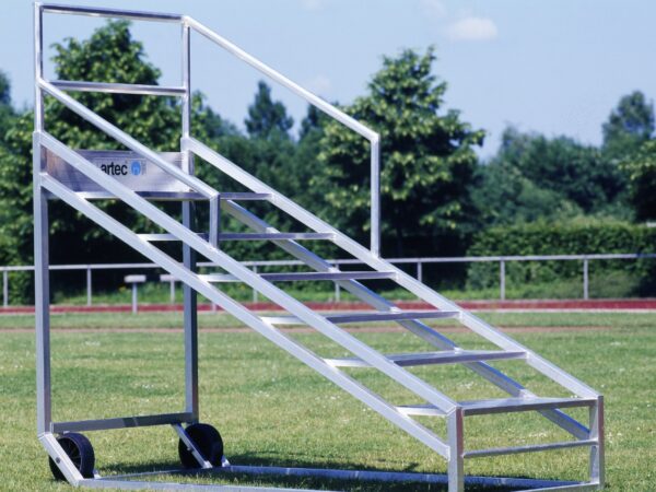 Zielrichtertreppe für 6 Personen aus Aluminium