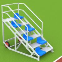 Zielrichtertreppe aus Aluminium für 6 Personen mit Sitzschalen von