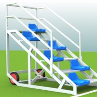 Zielrichtertreppe mit Sitzschalen aus Aluminium