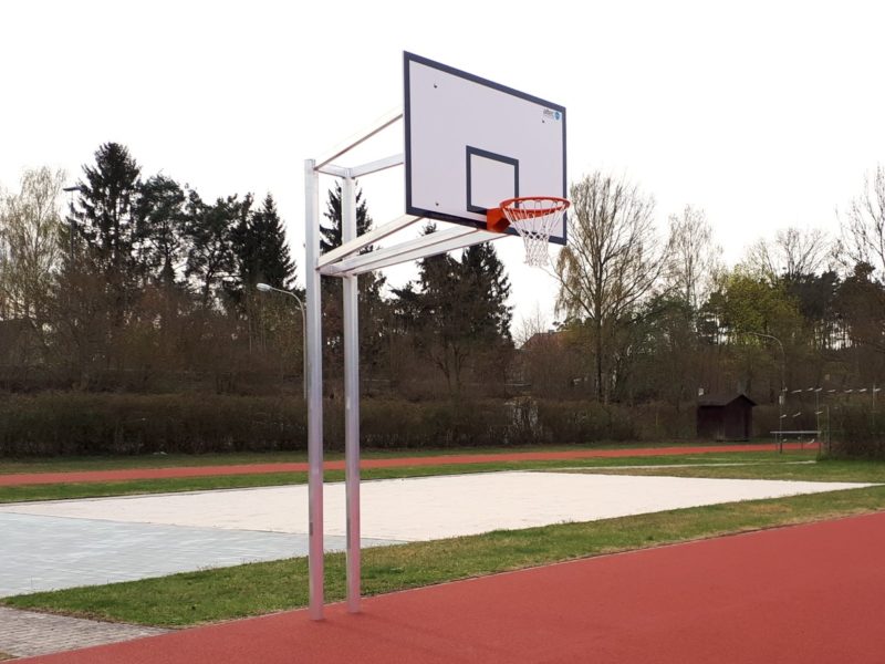 Zweimast-Basketballanlage aus Alu