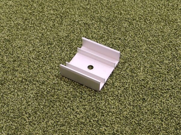 Halterung mit Bohrung für Laufbahn-Zarge