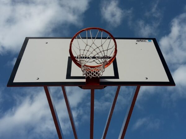 Zweimast-Basketballanlage, vollverschweißt