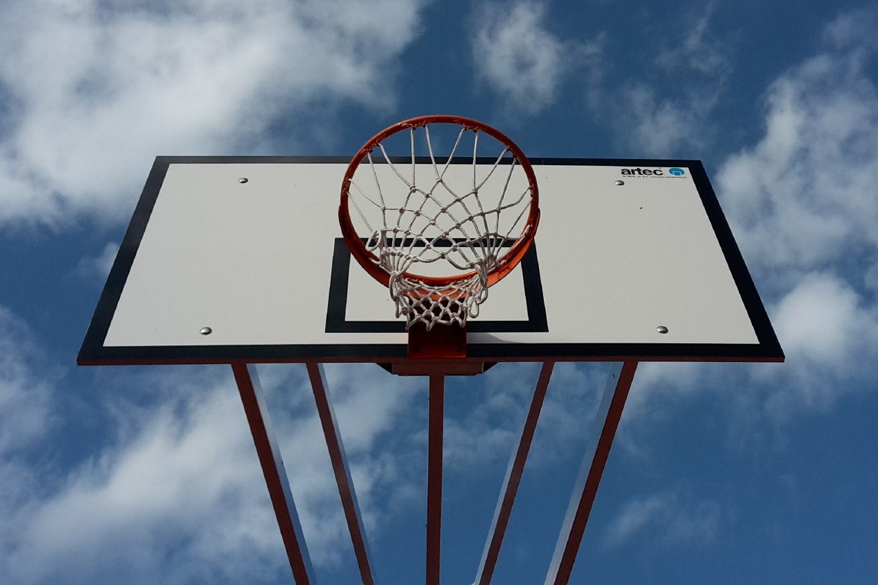 Zweimast-Basketballanlage, vollverschweißt