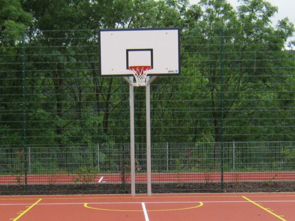 Zweimast-Basketballanlage aus Aluminium