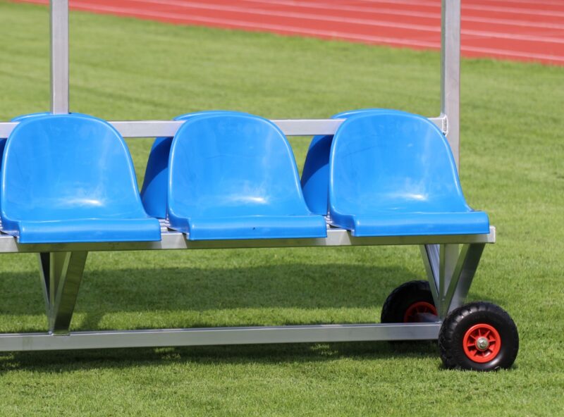 Sportlerbank für das Stadion und den Sportplatz mit Überdachung artec Sportgeräte Sportlerbank für das Stadion und den Sportplatz mit Überdachung artec Sportgeräte