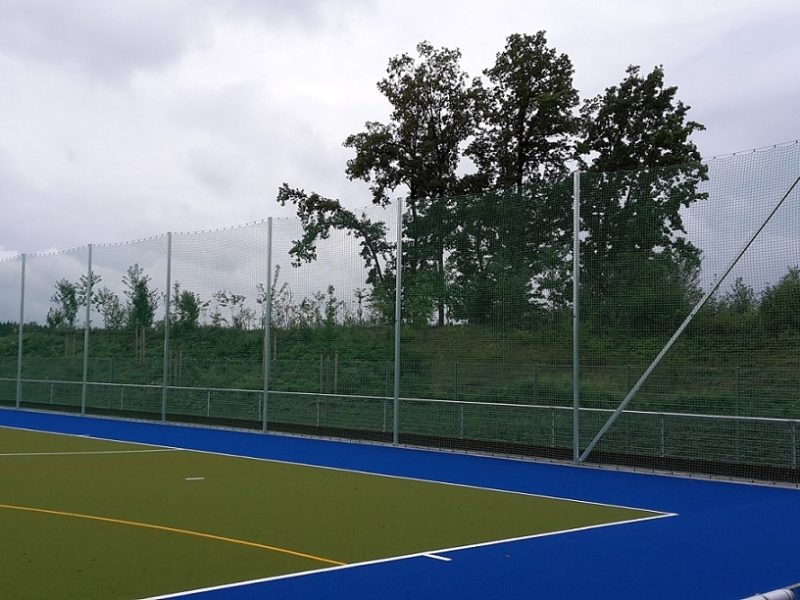 Ballfangpfosten aus Aluminium im Ovalprofil für Ballfangnetz, Profil: 100 x 120 mm, Höhe: 5,00 m von artec Sportgeräte