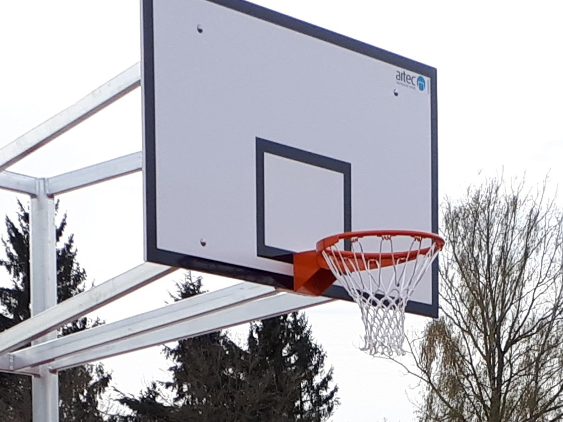 Basketballkorb mit Zielbrett