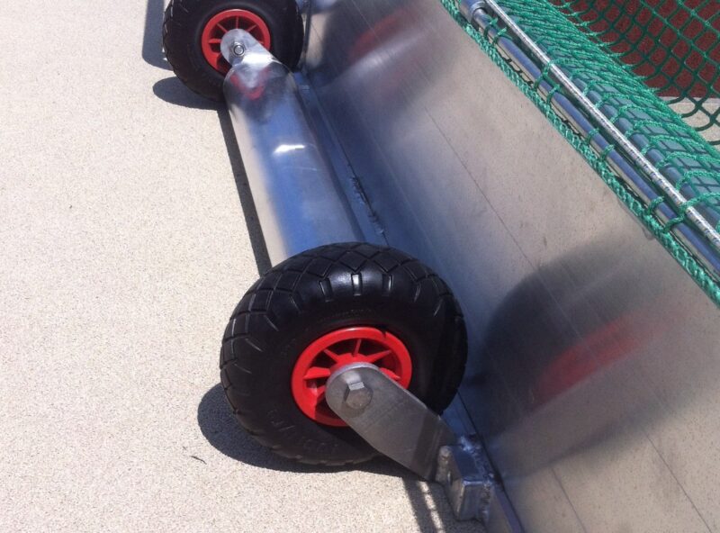 Hockeytor aus Aluminium mit eingefräster Netzaufhängung, Kippsicherung, Hartholzkern, Farbe: Alu natur von artec Sportgeräte Hockeytor aus Aluminium mit eingefräster Netzaufhängung, Kippsicherung, Hartholzkern, Farbe: Alu natur von artec Sportgeräte