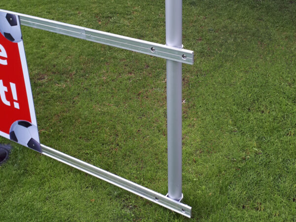 Halterungen für Bandenwerbung