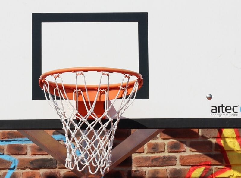 Der abnehmbare Basketballkorb