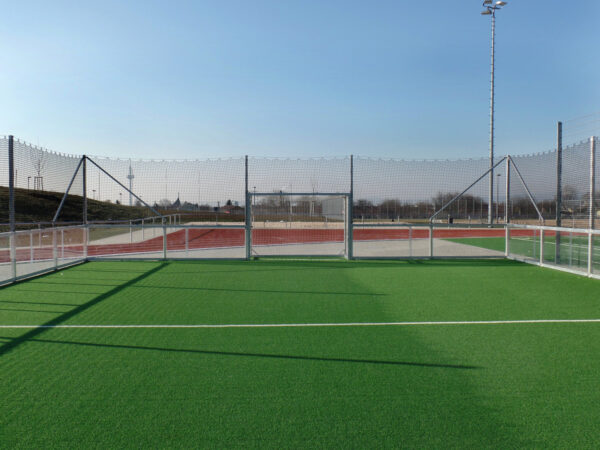 Soccer Court mit durchsichtiger Bande