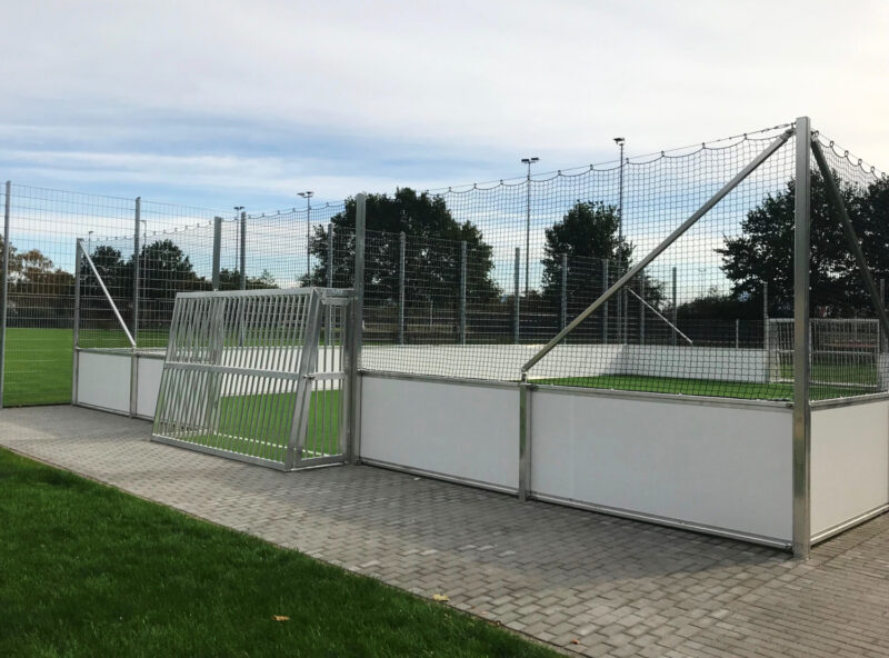 Stationärer Soccer Court mit Ballfangnetz