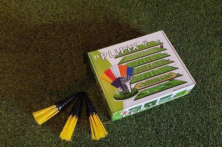 PliFIX Einmesshilfe für Spielfeldmarkierung - Synthetisches Grasimplantat in verschiedenen Farben im 25er Set