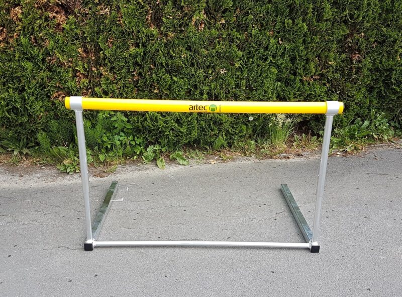 Hürde für Training und Schulsport, höhenverstellbar mit Clip-System, Hürdenlatte aus Kunststoffrohr von artec Hürde für Training und Schulsport, höhenverstellbar mit Clip-System, Hürdenlatte aus Kunststoffrohr von artec