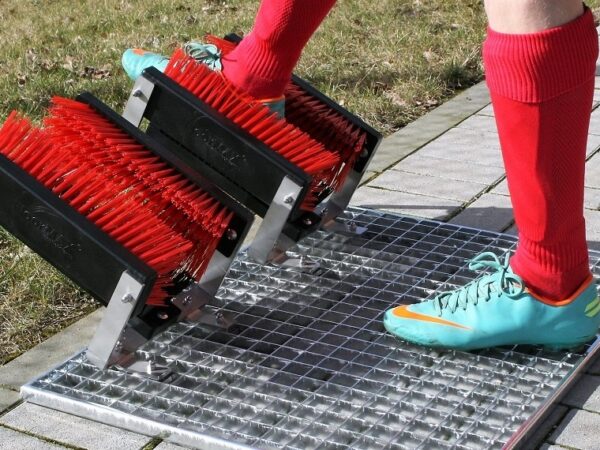 Stollenreiniger Premium für verschmutzte Fußballschuhe
