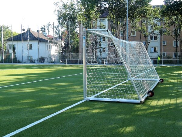 Trainingstor GUARDIAN mit Gewicht im Bodenrahmen