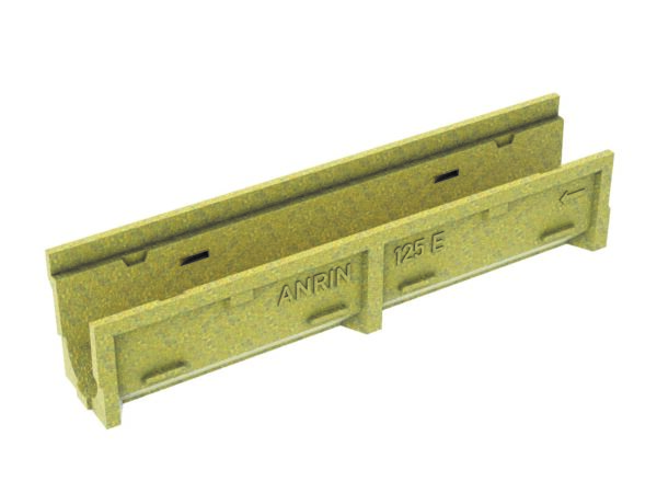 50001-An_Polymerbeton-Rinne mit Rasenkante