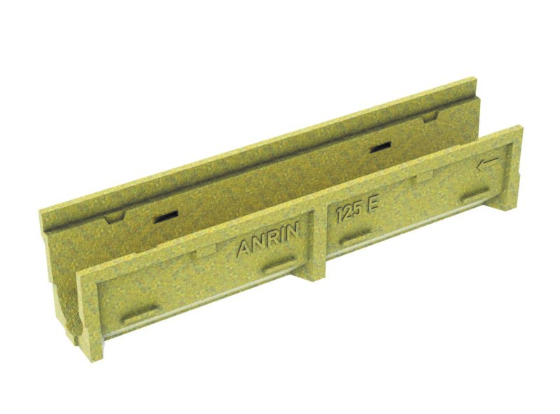 50001-An_Polymerbeton-Rinne mit Rasenkante