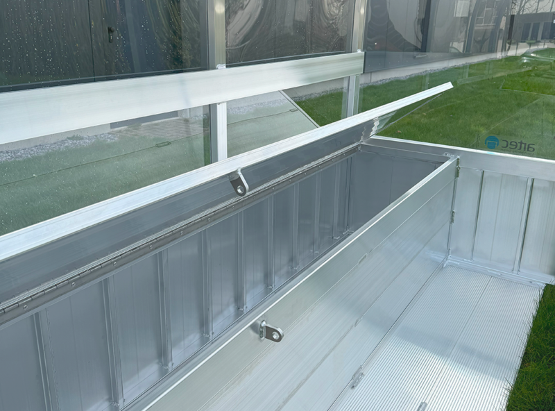 30185-BW_Aufklappbare Sitzbank_SQ Spielerkabine "Bundeswehr-Standard" mit Gerätebox