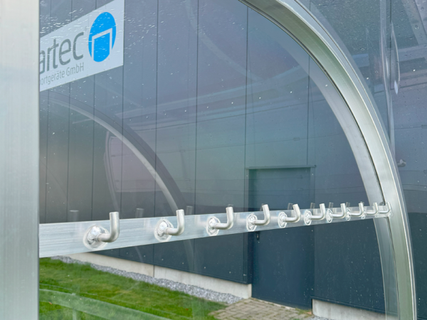 Kleiderhaken zur Aufbewahrung in der Spielerkabine