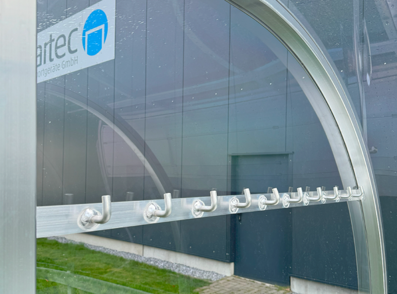 30185-BW_Kleiderhaken_SQ Kleiderhaken zur Aufbewahrung in der Spielerkabine