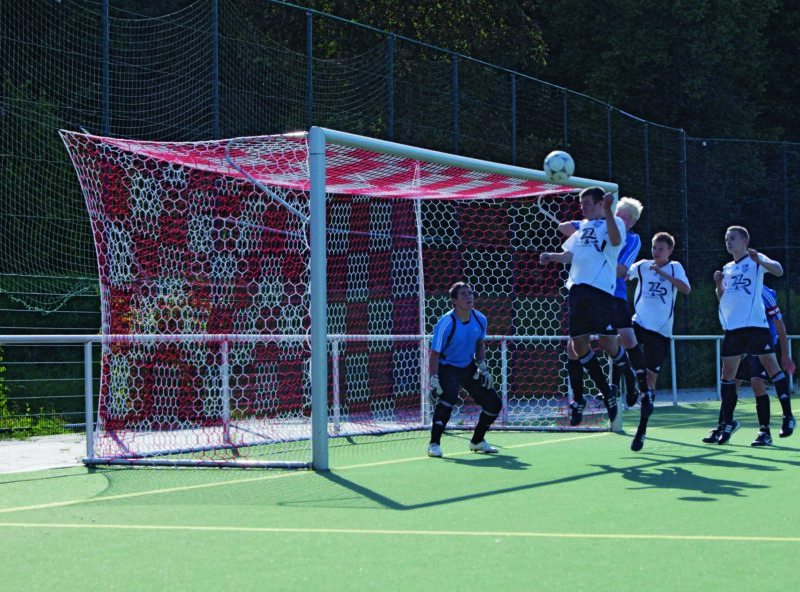 Netz für Fußballtore in rot-weiß