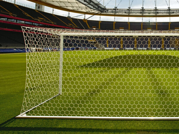 Netz für Fußballtore mit wabenförmigen Maschen