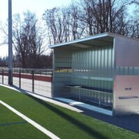 Spieler- und Betreuerkabine für den Sportplatz von artec Sportgeräte