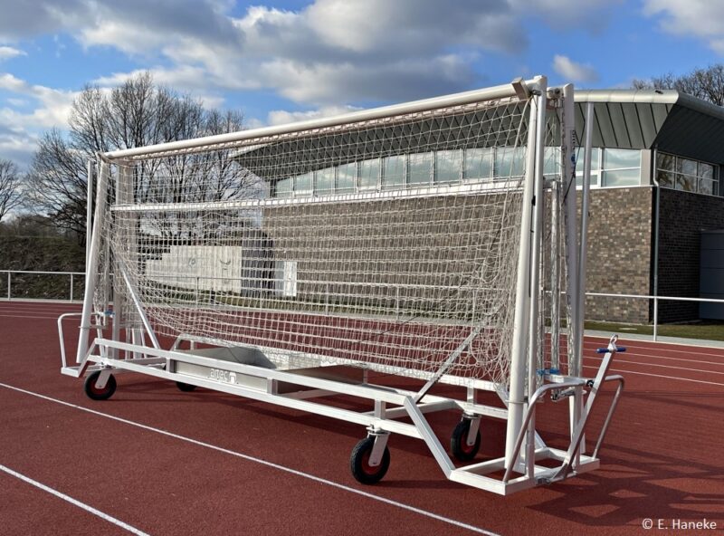 Transportwagen mit Fußballtoren Transportwagen mit Fußballtoren